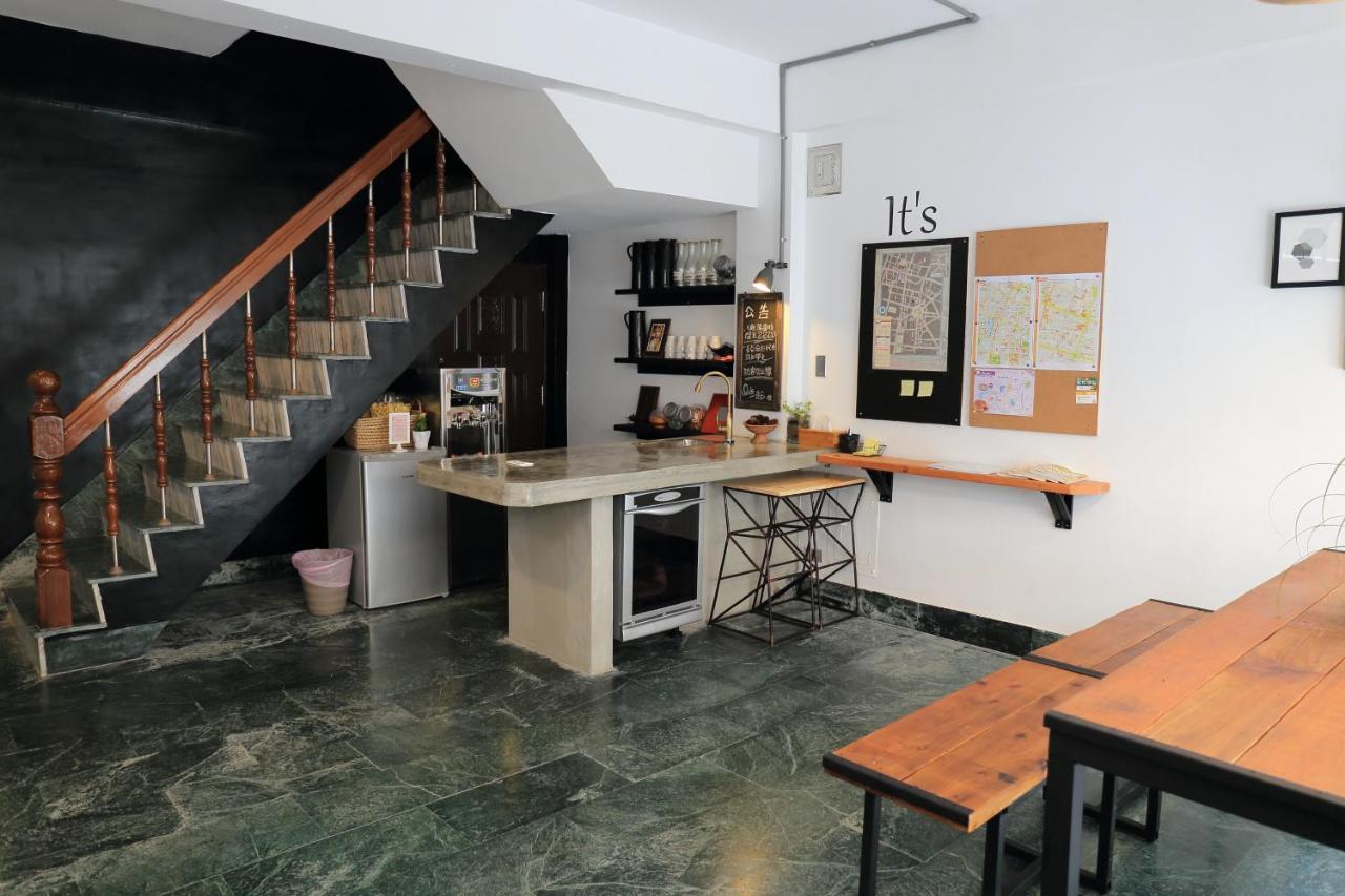 Ferienwohnung It'S 一起 旅店 Tainan Exterior foto